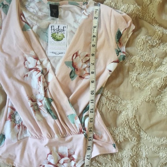 Pink Floral V Neck Bodysuit Size Small - Picture 11 of 11